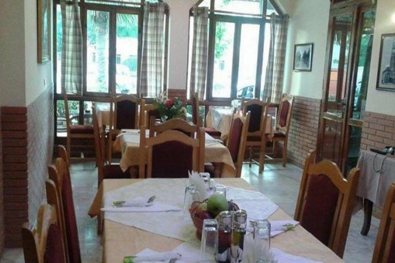 Hotel 4 Stinet Vlore Luaran gambar