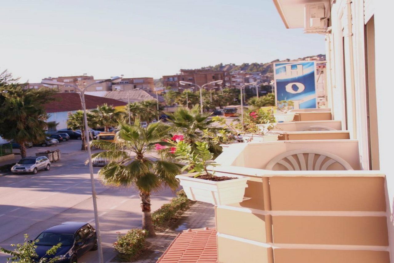 Hotel 4 Stinet Vlore Luaran gambar