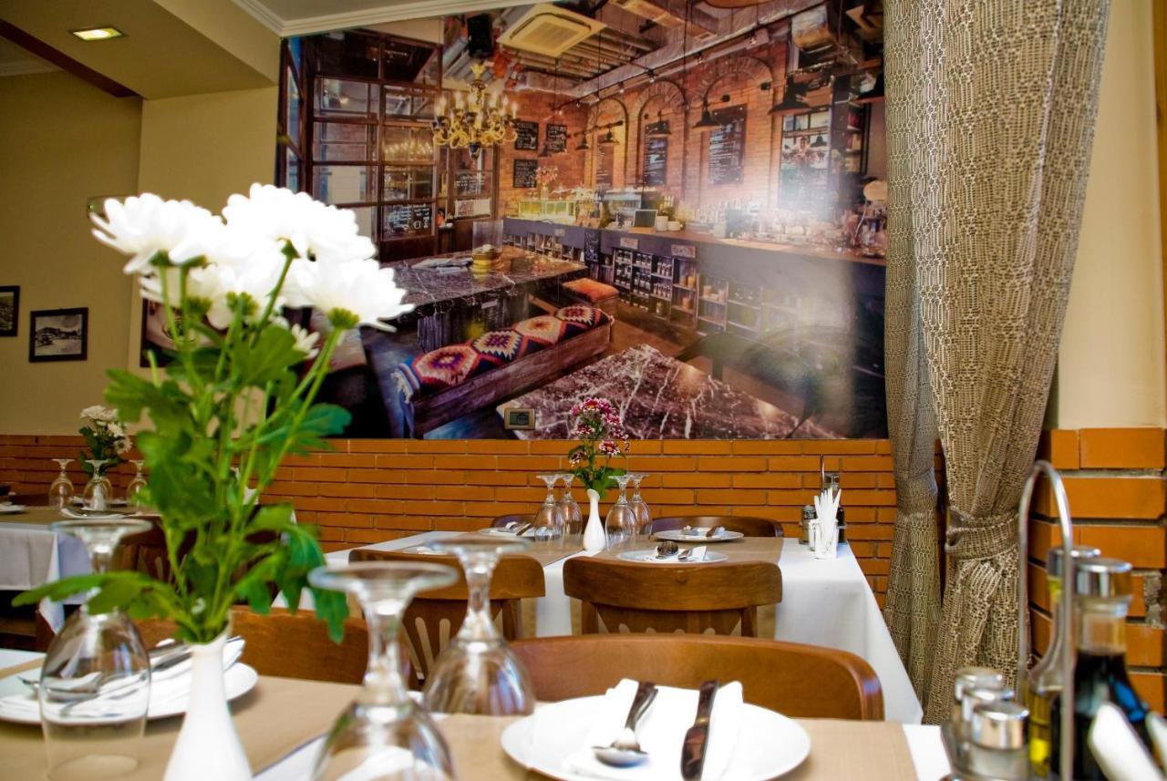Hotel 4 Stinet Vlore Luaran gambar